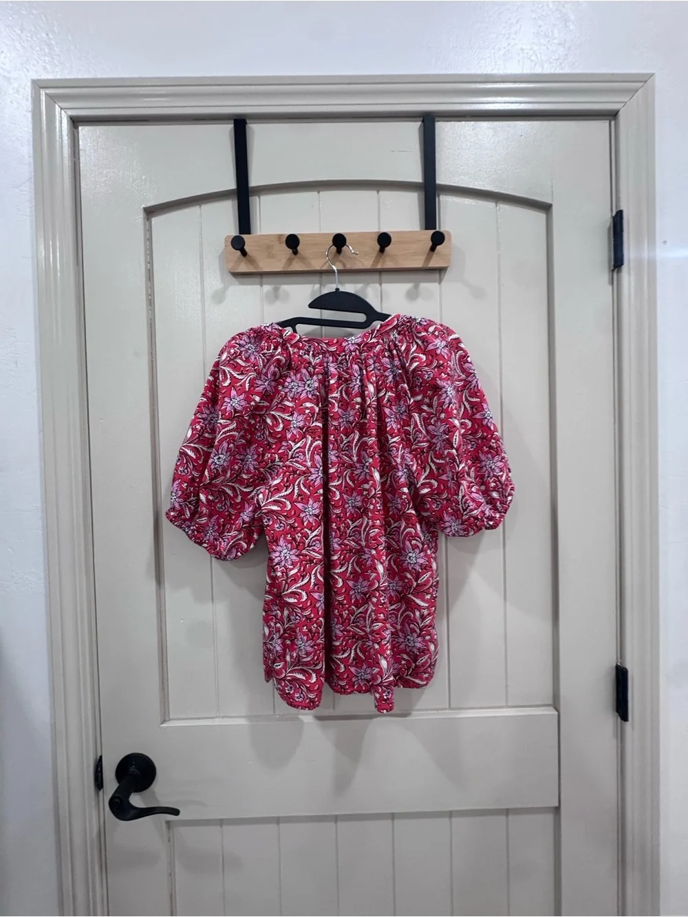 LOFT Women's Pink and Red Floral V-Neck Puff Sleeve Top